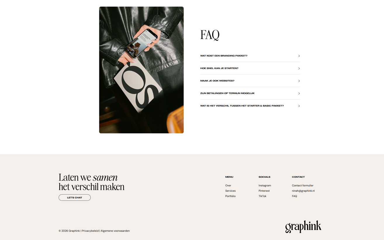 Project Graphink van Zeeuwsweb: de veelgestelde vragen op de contactpagina en de zandkleurige footer met het logo