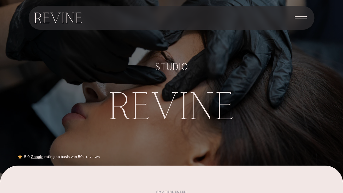 Project Studio Revine van Zeeuwsweb: de homepage met het schermvullende menu met alle behandelingen